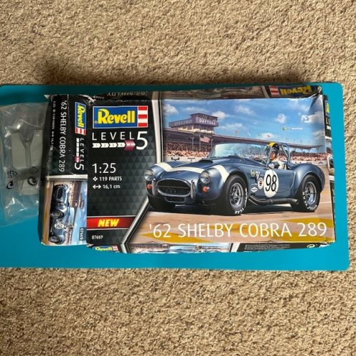 Revell Shelby Cobra 289 1962 1:25 Scale- Damaged Box
