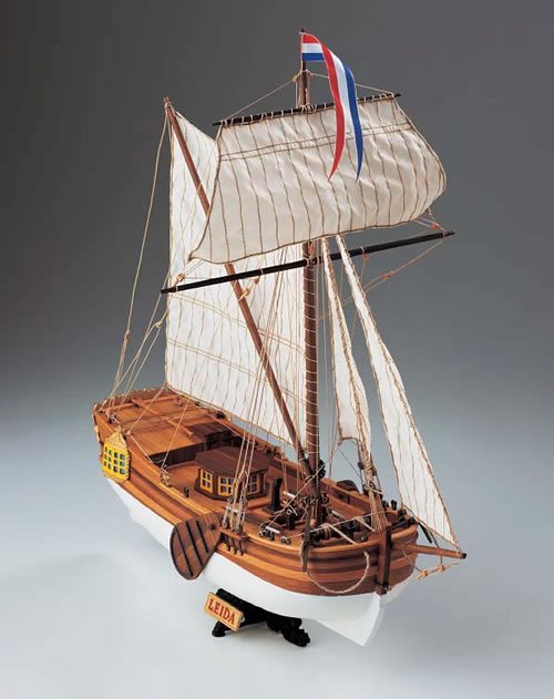 Corel Leida Dutch Pleasure Boat 1:64 static display wooden model boat 