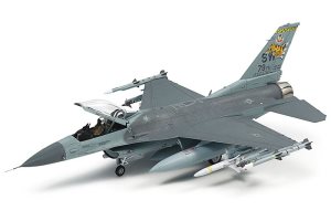 Tamiya F-16 CJ Fighting Falcon with Full Equipment 1:72 Scale