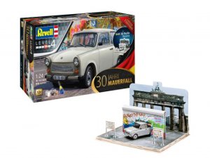 Revell Gift Set - Trabant/3D Puzzle Fall of the Berlin Wall 30th Anniversary 1:24 Scale