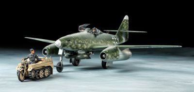 Tamiya Messerschmitt Me262 A-2a & Kettenkraftrad 1:48 Scale