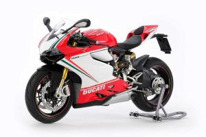 Tamiya Ducati 1199 Panigale S - Tricolore 1:12 Scale