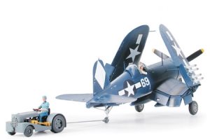 Tamiya Vought F4U-1D Corsair - w/Moto Tug 1:48 Scale